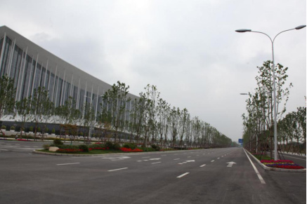开云体育九年设计城市绿化项目70余个 她潜心雕琢园林街景扮靓浐灞道路(图2)