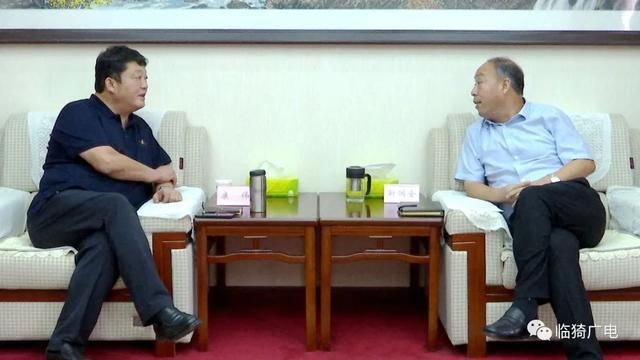 开云体育临猗县委副书记、县长靳国全会见太原市康培园林绿化工程有限公司董事长康伟一行(图2)