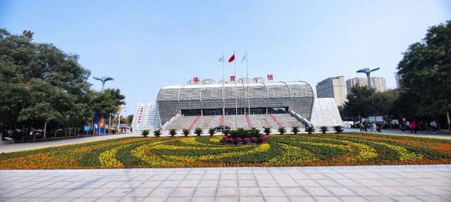 开云体育 开云平台运城市区：摆花布景正当时 装扮城市迎旅发(图3)