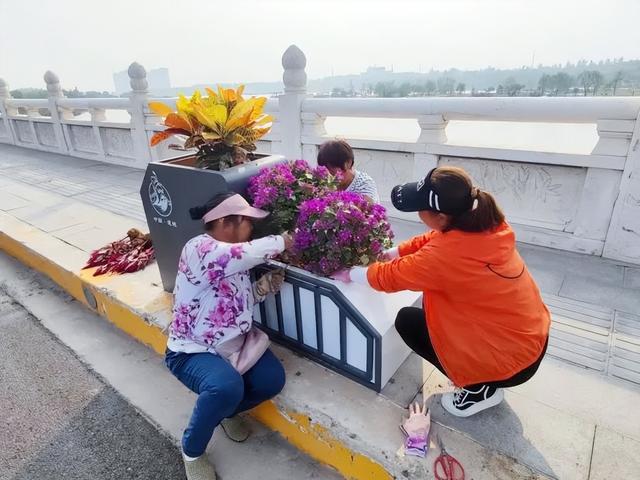 开云体育 开云平台运城市区：摆花布景正当时 装扮城市迎旅发(图10)