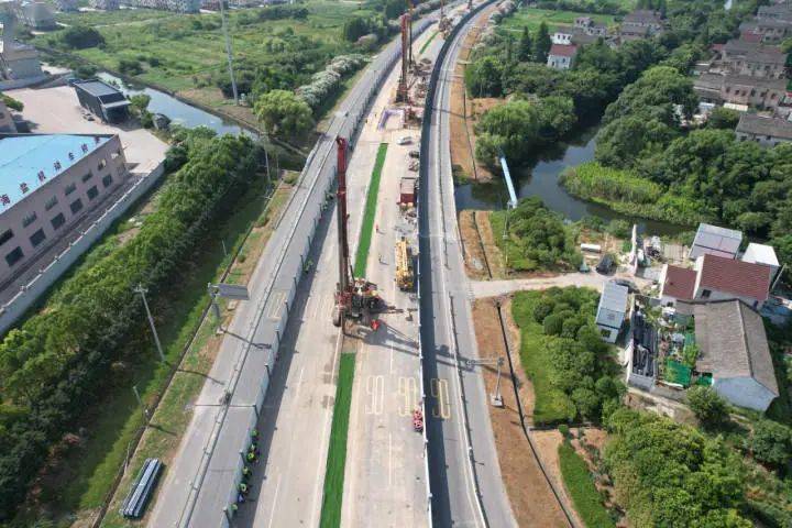 开云体育 开云平台嘉兴快速路项目基本实现规模化施工！海盐射线一期全线围挡施工！嘉南公路也变单车道了！(图3)