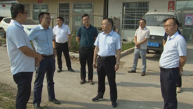 武穴市长查俊到二里半社区家湖开云体育 开云平台小区为这项工作“把脉问诊”(图3)