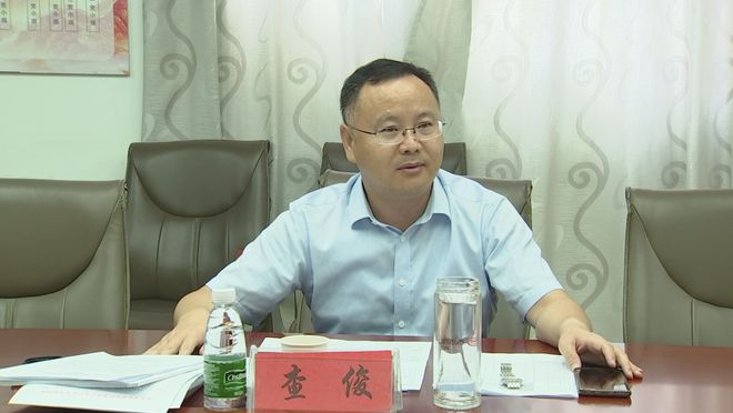 武穴市长查俊到二里半社区家湖开云体育 开云平台小区为这项工作“把脉问诊”(图2)