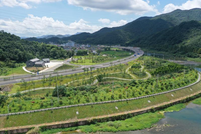 开云体育 开云官网浙江宁海：森林温泉大道获评省级绿化美化精品道路和特色精品道路(图2)