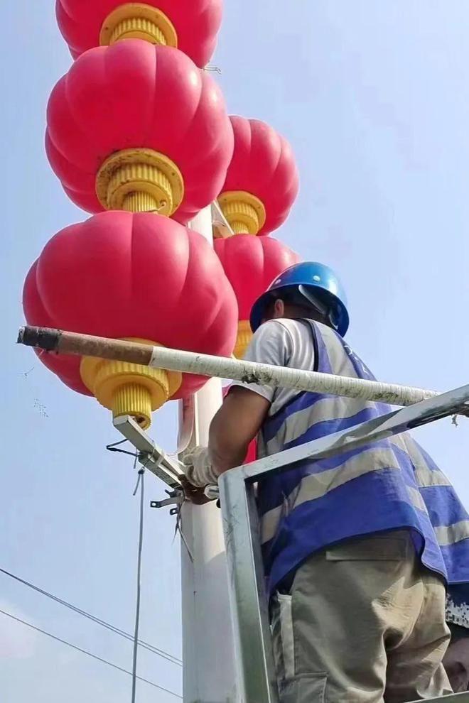 喜迎二十大 国庆主题花坛、亮化工程全面扮靓昌平开云体育 开云平台(图1)