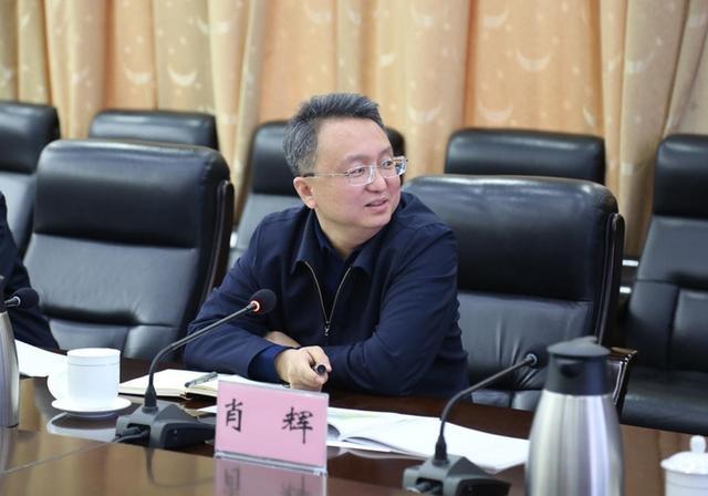 开云体育 开云平台肖辉主持召开济广高速大学城出入口绿化设计专题工作会议(图3)