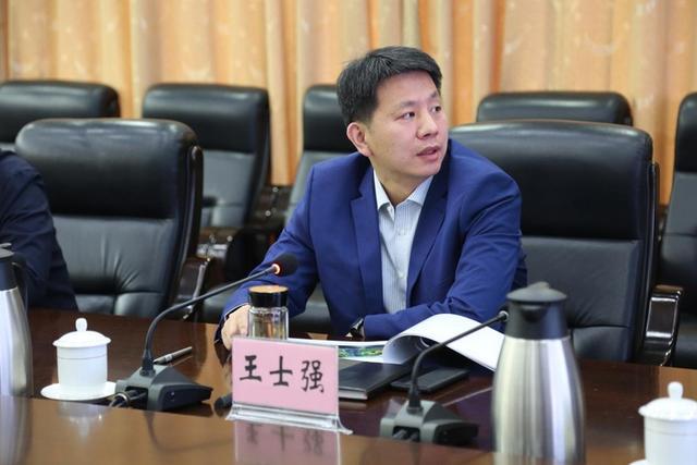 开云体育 开云平台肖辉主持召开济广高速大学城出入口绿化设计专题工作会议(图4)