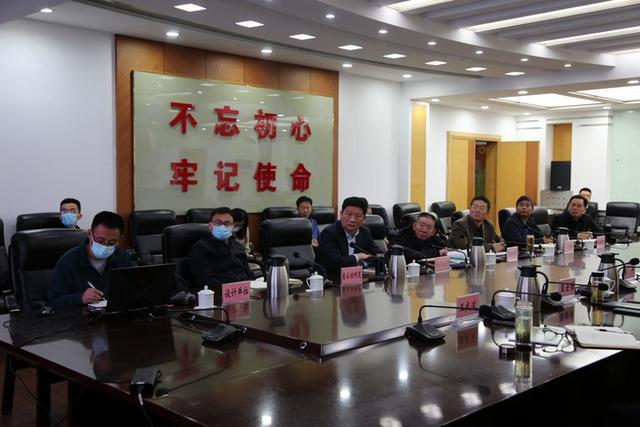 开云体育 开云平台肖辉主持召开济广高速大学城出入口绿化设计专题工作会议(图2)