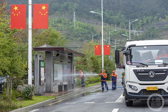 开云体育 开云平台重庆南川：扮靓城区 喜迎国庆(图6)