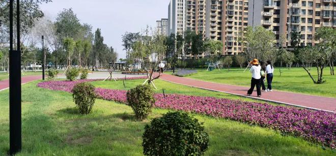 开云体育 开云官网呼和浩特：打造精品园林空间 让市民乐享其中(图2)