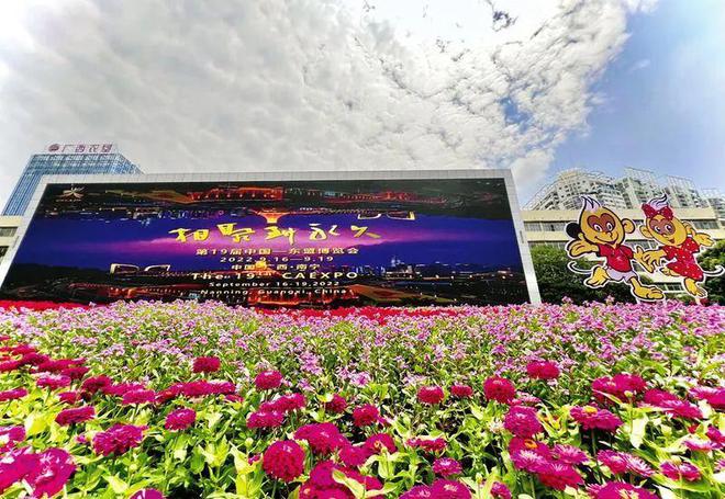南宁：半城山水满城绿 生态美景入画来开云体育 开云平台(图2)