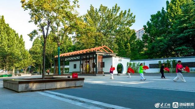开云体育 开云平台潍坊寿光崔永英:让园林成为诚信阵地(图2) 开云体育 开云平台潍坊寿光崔永英:让园林成为诚信阵地(图2)