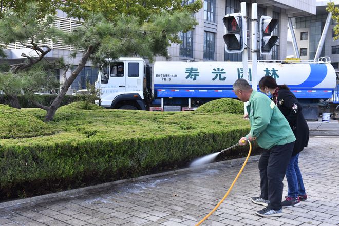 开云体育 开云平台寿光园林建设集团：精细化绿化管护 养出如画秋景(图1)