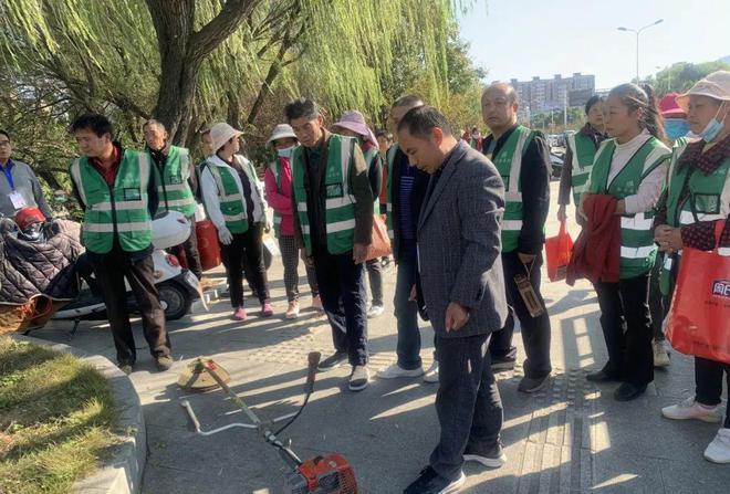 开云 开云体育新县城市管理局组织开展园林绿化技能培训班(图1) 开云 开云体育新县城市管理局组织开展园林绿化技能培训班(图1)