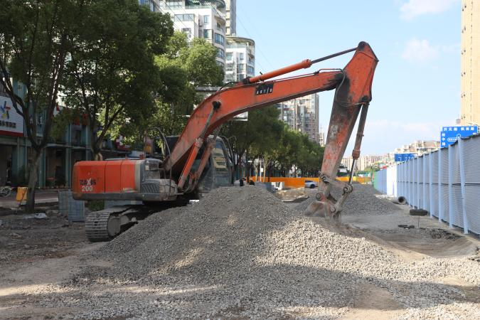 攻坚在行动丨优化改造 蝶变升级！ ——台州开投持续推进台州湾新区道路品质升级开云体育 开云平台(图2)