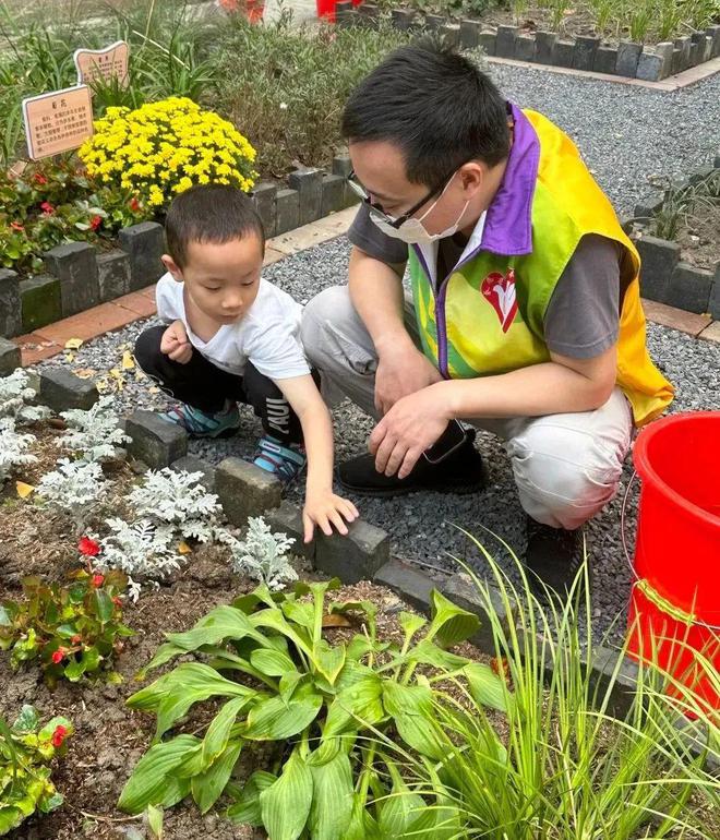 开云体育 开云官网“好想有个小小花园啊……”这两块“边角绿地”成居民的ZHI享花园！(图4)