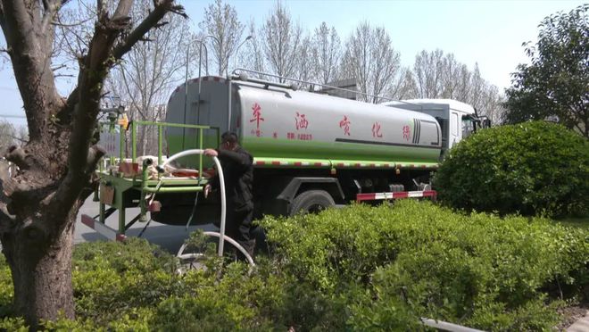 县园林绿化服务中心：精细化管理 精心化提升 推进园林绿化各项工作提质开云 开云体育增效(图2)