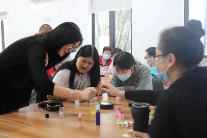 开云体育 开云平台2022年绿化大篷车专场活动 芳香疗法与健康生活 科普讲座如期举行(图8)