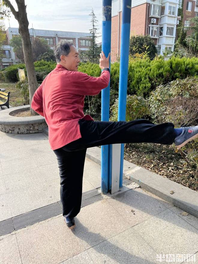 开云 开云体育“八分钟健身圈”触手可及！记者实地探访：家门口就可运动乒乓球桌很抢手(图2)