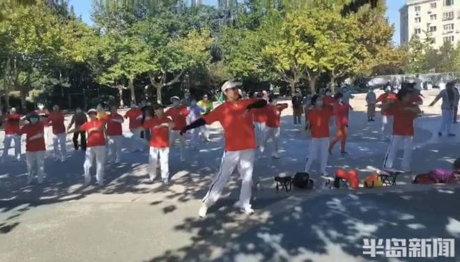 开云 开云体育“八分钟健身圈”触手可及！记者实地探访：家门口就可运动乒乓球桌很抢手(图4)