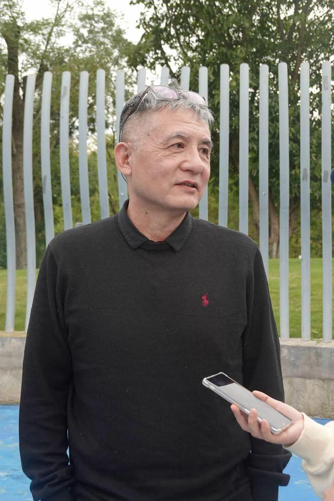 开云 开云体育在天府新区偶遇闫妮、谭松韵(图4)