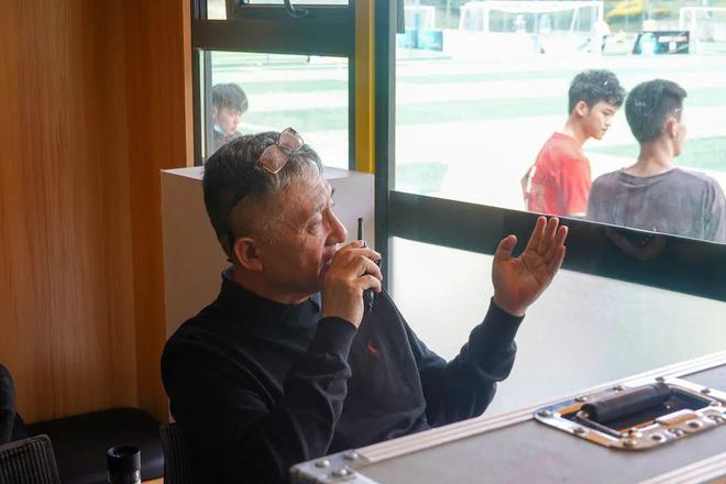 开云 开云体育在天府新区偶遇闫妮、谭松韵(图3)