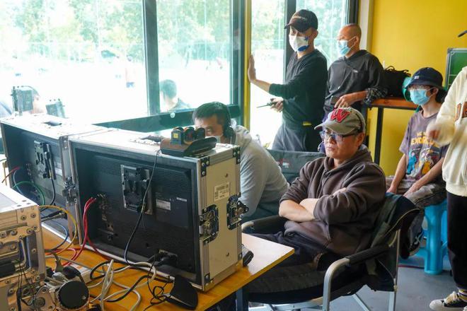 开云 开云体育在天府新区偶遇闫妮、谭松韵(图6)