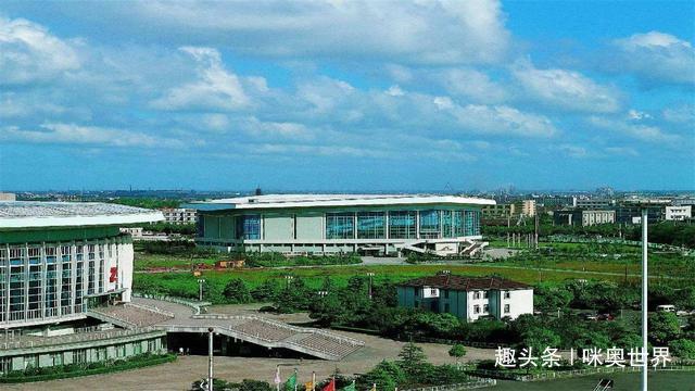 开云体育 开云平台上海在改造的一座公园绿化环境异常出色停车位还不少于1000个(图3)