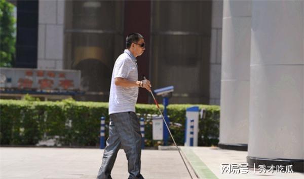 开云体育 开云平台北大教授吐槽“反人类”设计：如今的城市建设简直让人寸步难行(图1)