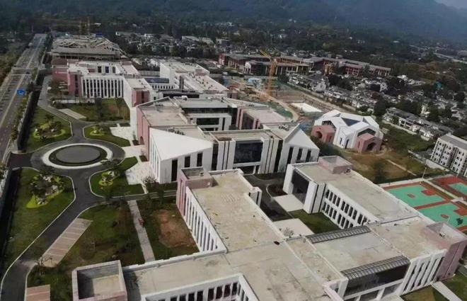 学习贯开云 开云体育平台彻的二十大精神 青城山镇重点项目建设提速增效(图2)