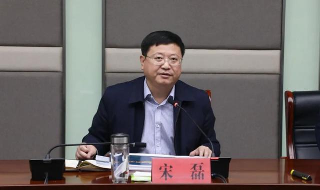 市中头条 枣庄开云 开云体育APP市市中区光明广场、西昌路项目规划设计视频会议召开(图2)