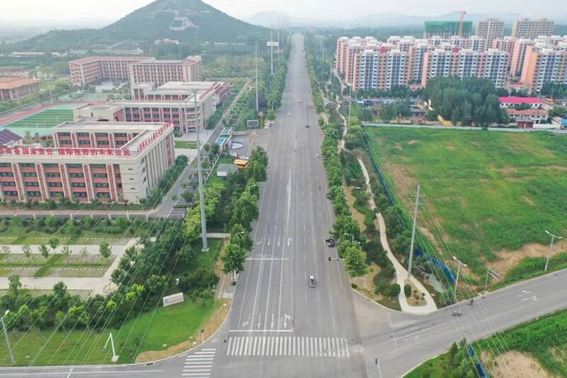 开云 开云体育平台邹城：全力实施园林绿化 提高市民满意度(图1)