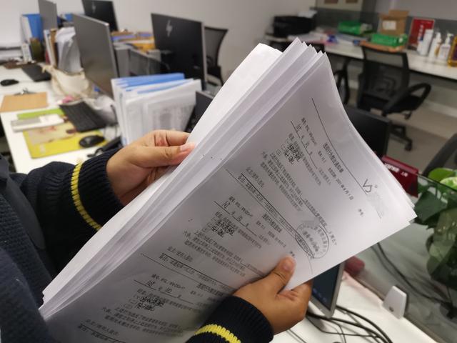 毁绿！圈地！围院子！交房才一年沪上开云体育 开云平台这小区乱到“面目全非”(图6)