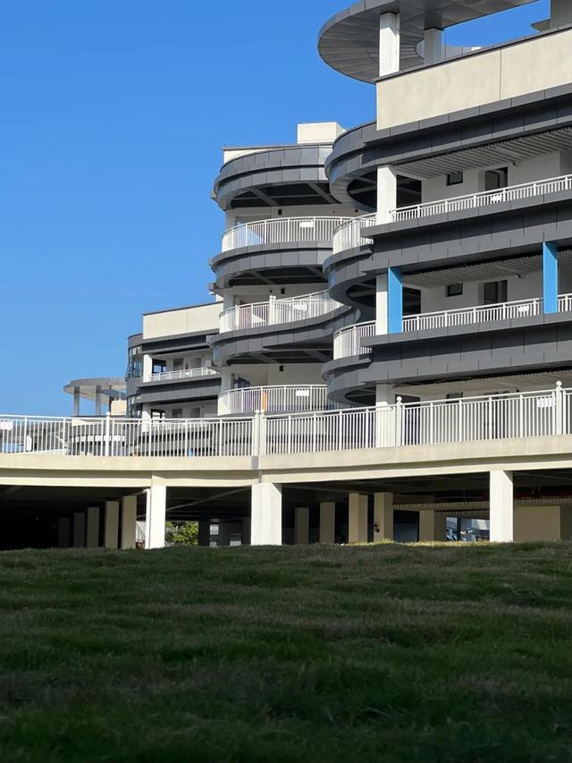 开云 开云体育小学校园：以对称的“菱形”布局围合式的庭院设计(图2)