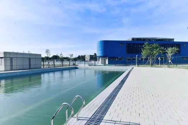 开云 开云体育小学校园：以对称的“菱形”布局围合式的庭院设计(图10)