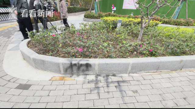 花坛挡道究竟有没有开云 开云体育错？精细化管理如何更进一步？(图2)