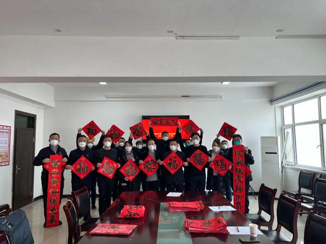迎玉兔 贺新年 园林绿开云体育 开云平台化养护中心开展送春联活动(图1)