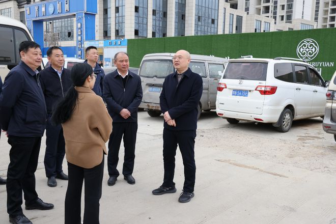 现场交办！潢川县领导督导花园城市、国土绿化提质去了这些地方开云 开云体育官网(图1)