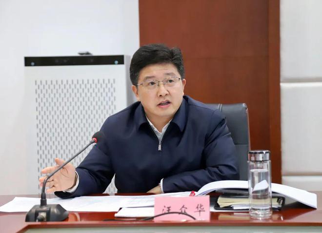 叶修堂主持召开南昌大开云 开云体育APP道青云谱段绿化提升设计方案汇报会 汪众华参加(图3)