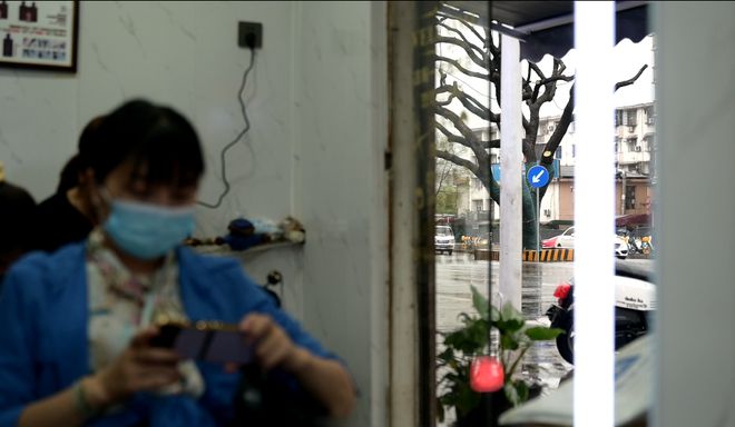开云体育 开云官网春天快走了它还没醒来！陪伴长沙上百年的老树濒危一起等奇迹吧(图2)