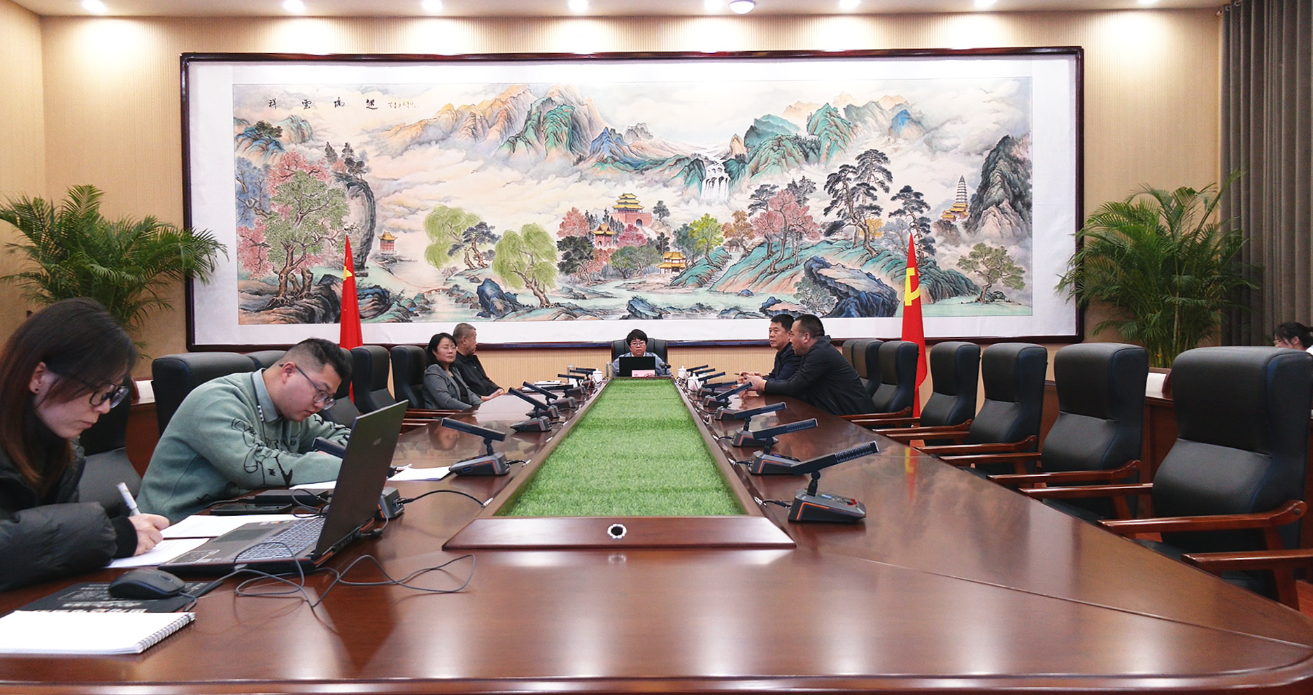 张琼主持召开县委校周边及峨嵋路景观绿化工程方案设计汇报会Kaiyun 开云(图1)