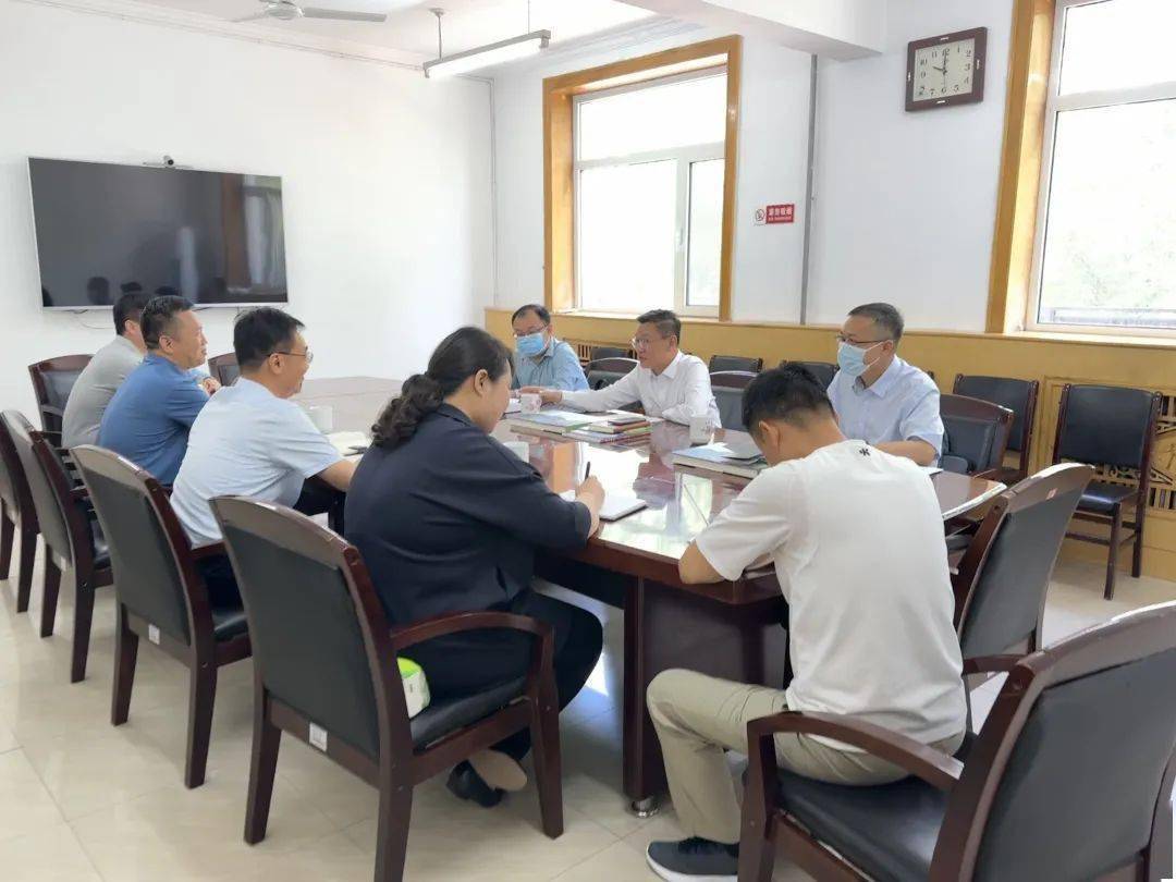 开云 开云体育市园林局组书记赵继军赴市园林绿化管护中心调研城市绿地管护工作(图1)