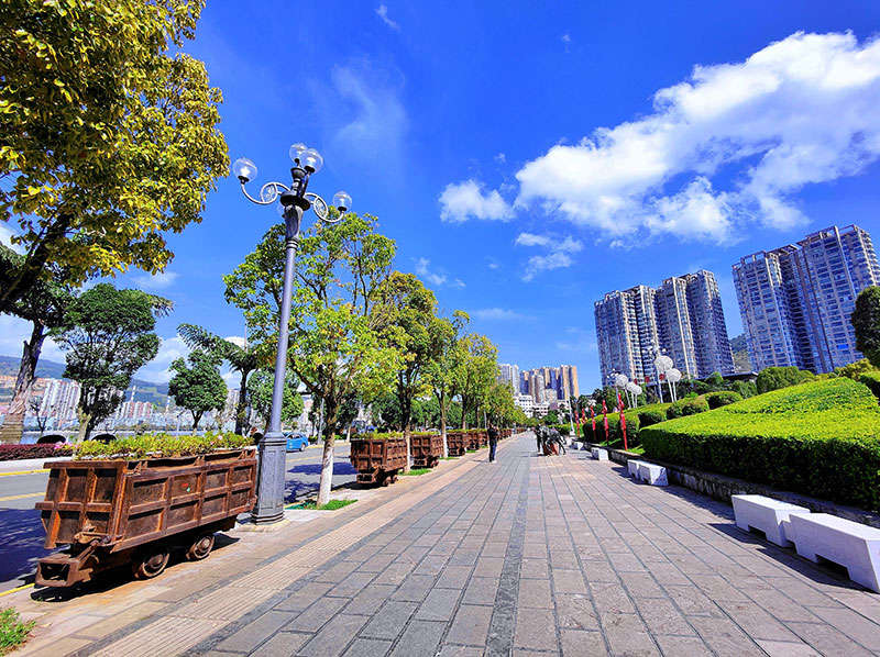 云南个旧：提升绿化开云APP 开云官网入口品质 打造园林城市(图1)