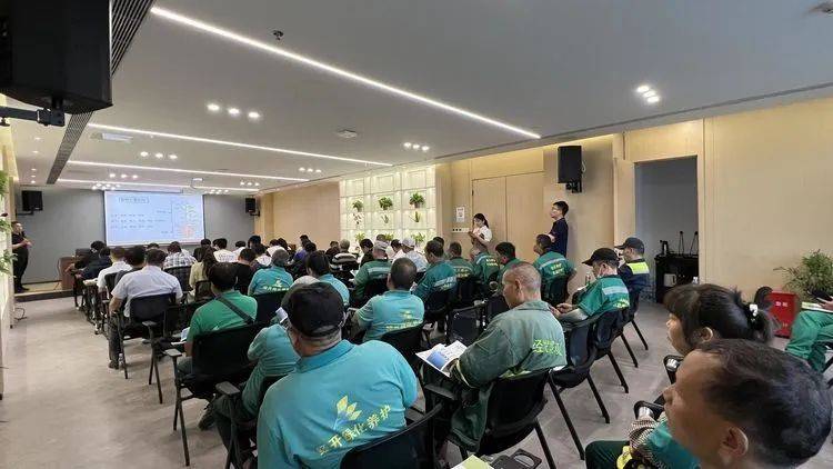 开云体育 开云官网经开区开展“绿化大讲堂” 提升绿化管护水平(图1)