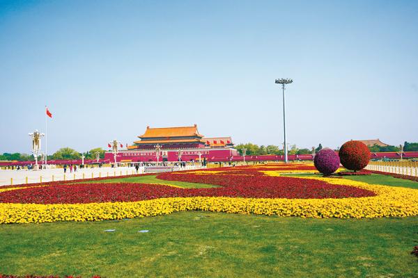 开云 开云体育平台迎五一广场绿地花卉布置完成(图1)