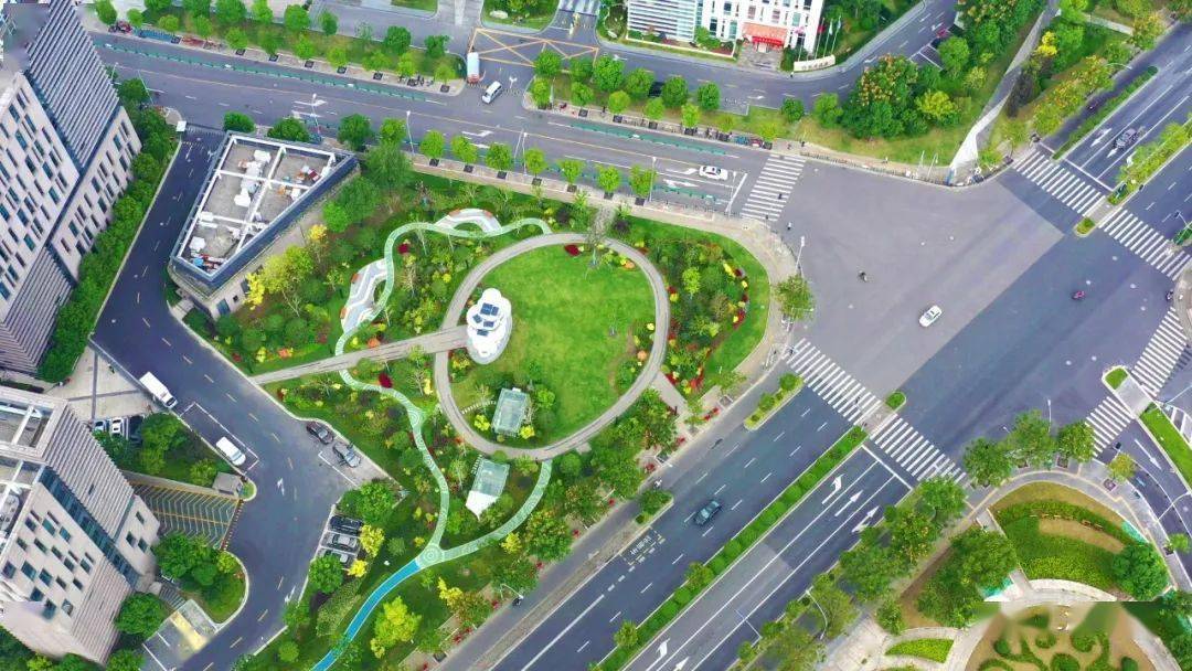 开云体育 Kaiyun.com 官网入口多图！从地面到阳台屋顶从平面到垂直立体……满满绿色的静安太美了！(图2)