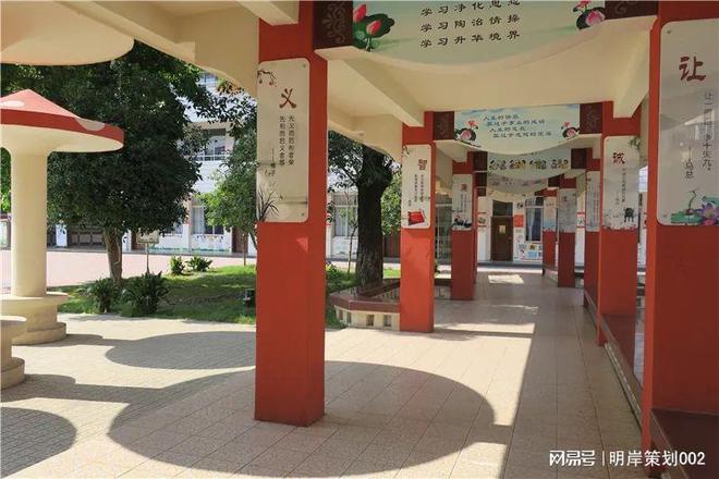 开云 开云体育平台明岸]——浅谈景观长廊在园林造景设计中的作用(图3)