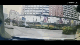 【注意】马路绿化带竟成“夺命带”？司机的开云 开云体育平台噩梦啊！市政建设还是长长心吧！(图3)