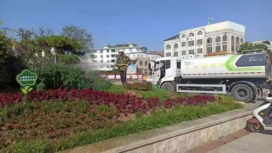 开云体育 开云官网罗山县住建局园林绿化中心：秋季补植补栽 为城市增绿添彩(图2)