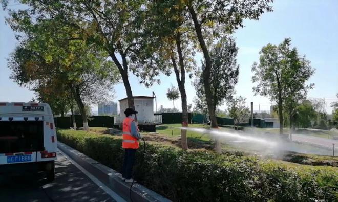 以精细化管开云 开云体育官网护为抓手 多举措提升园林绿化养护水平(图2)
